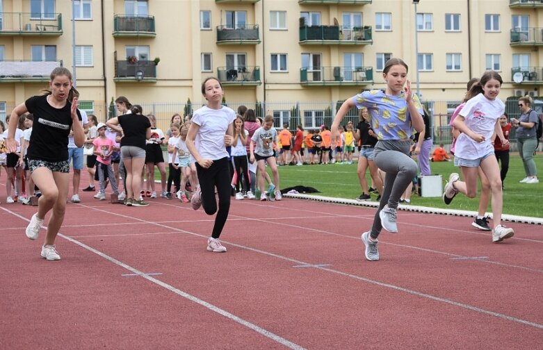  Trwa lekkoatletyczny cykl na obiekcie, którego miasto powinno się wstydzić 