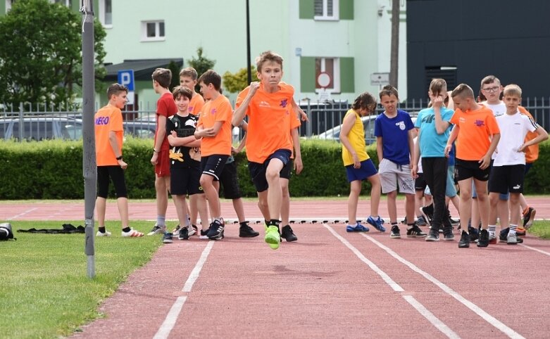  Trwa lekkoatletyczny cykl na obiekcie, którego miasto powinno się wstydzić 