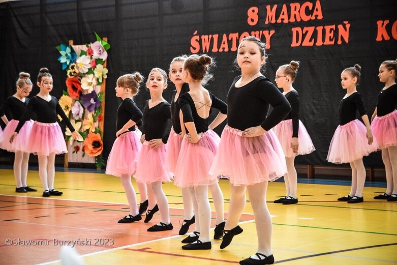  Tulipany dla jeżowianek na Dzień Kobiet 