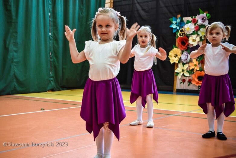  Tulipany dla jeżowianek na Dzień Kobiet 