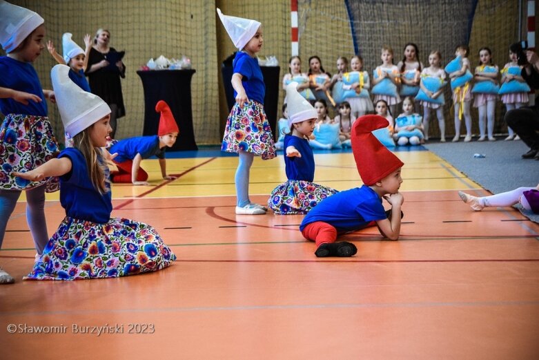  Tulipany dla jeżowianek na Dzień Kobiet 