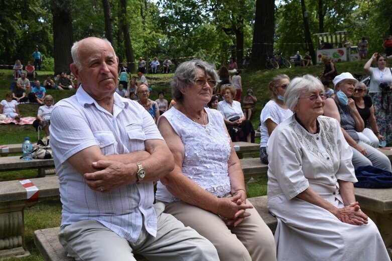  Tym razem w parku było klasycznie, romantycznie… 