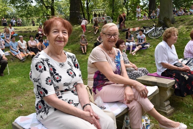  Tym razem w parku było klasycznie, romantycznie… 