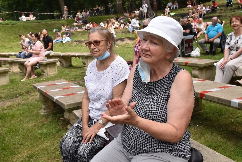  Tym razem w parku było klasycznie, romantycznie… 