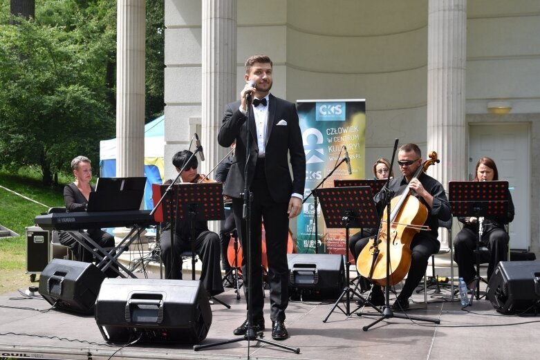  Tym razem w parku było klasycznie, romantycznie… 