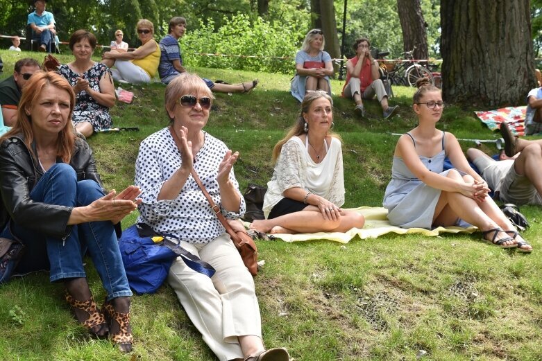  Tym razem w parku było klasycznie, romantycznie… 