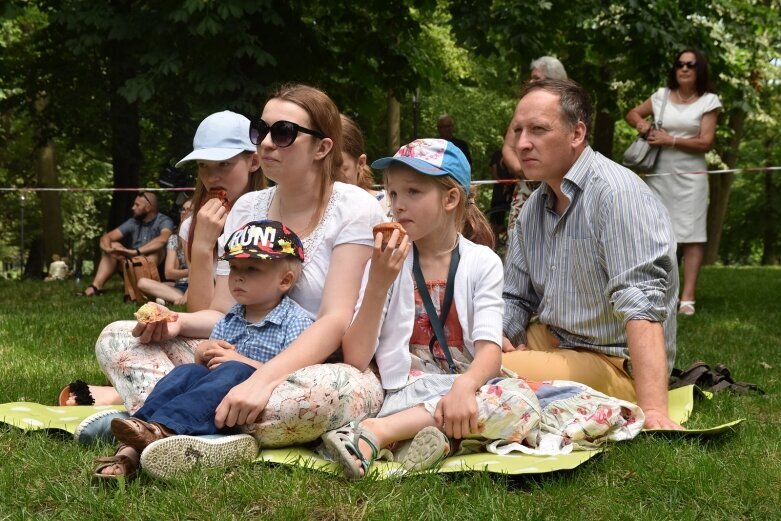  Tym razem w parku było klasycznie, romantycznie… 