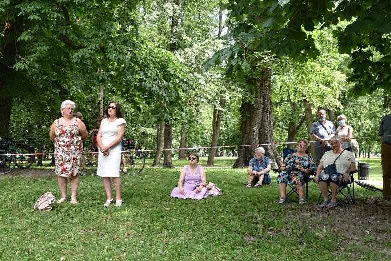  Tym razem w parku było klasycznie, romantycznie… 