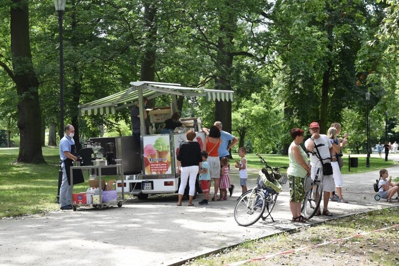  Tym razem w parku było klasycznie, romantycznie… 