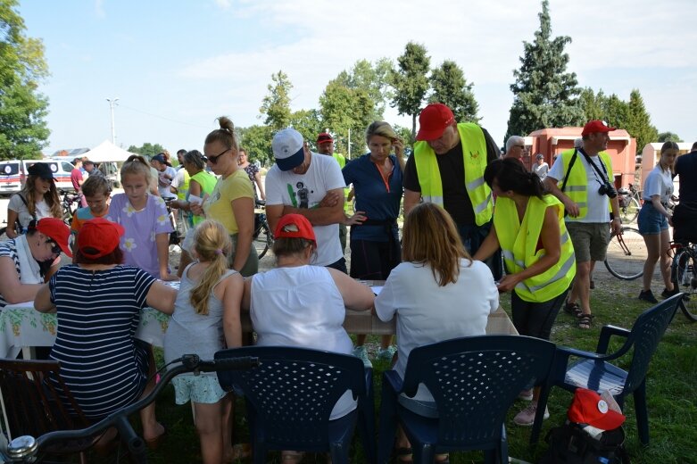  Udany rajd rowerowy po gminie Maków 