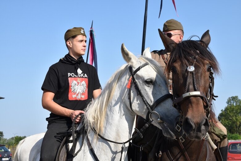  Ułani na ulicach Skierniewic 