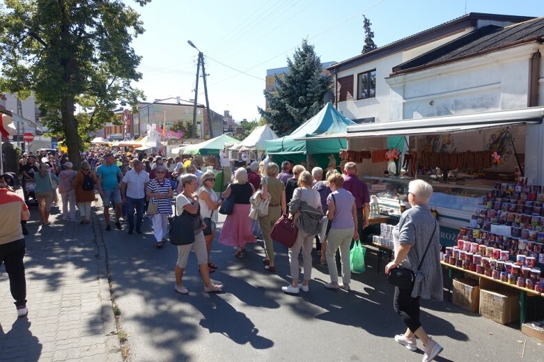  Ulice Skierniewic tętniły świątcznym życiem  