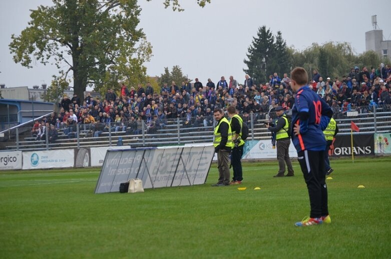  Unia blisko niespodzianki. Pucharowe starcie z trybun oglądał prezes PZPN Zbigniew Boniek 