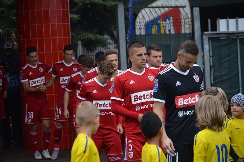  Unia blisko niespodzianki. Pucharowe starcie z trybun oglądał prezes PZPN Zbigniew Boniek 