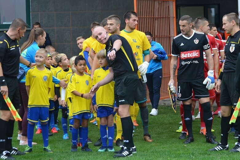  Unia blisko niespodzianki. Pucharowe starcie z trybun oglądał prezes PZPN Zbigniew Boniek 