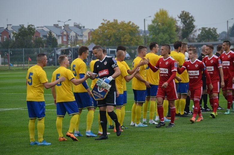  Unia blisko niespodzianki. Pucharowe starcie z trybun oglądał prezes PZPN Zbigniew Boniek 