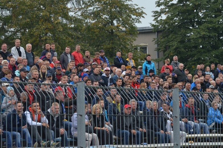  Unia blisko niespodzianki. Pucharowe starcie z trybun oglądał prezes PZPN Zbigniew Boniek 