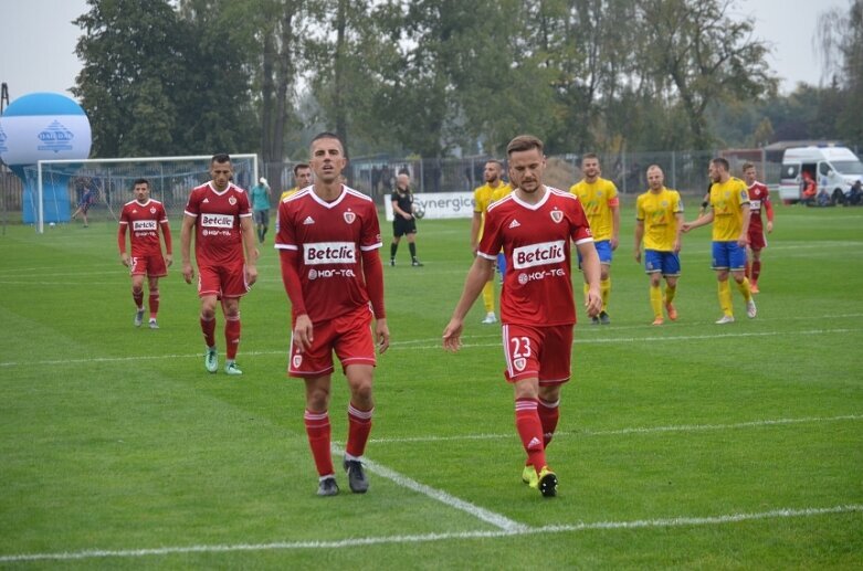  Unia blisko niespodzianki. Pucharowe starcie z trybun oglądał prezes PZPN Zbigniew Boniek 