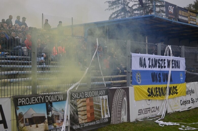  Unia blisko niespodzianki. Pucharowe starcie z trybun oglądał prezes PZPN Zbigniew Boniek 