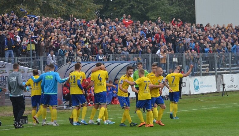  Unia blisko niespodzianki. Pucharowe starcie z trybun oglądał prezes PZPN Zbigniew Boniek 