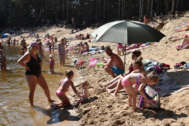  Upalna niedziela przyciągnęła tłumy nad Rawkę 