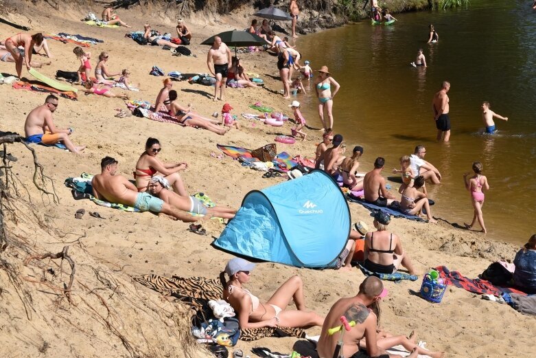  Upalna niedziela przyciągnęła tłumy nad Rawkę 