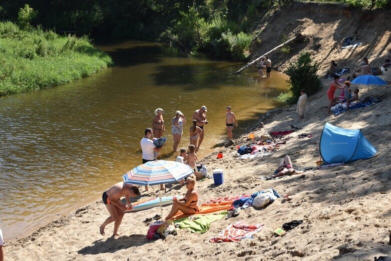  Upalna niedziela przyciągnęła tłumy nad Rawkę 