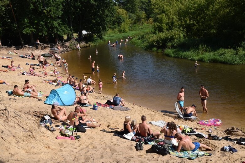  Upalna niedziela przyciągnęła tłumy nad Rawkę 