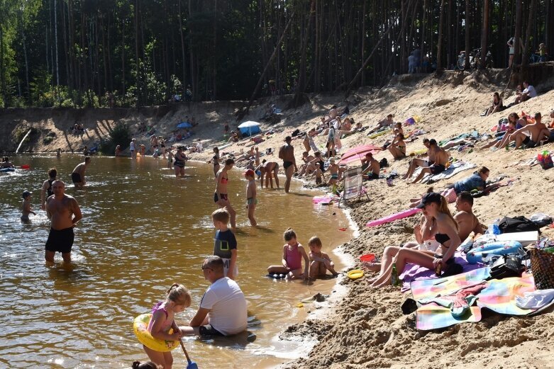  Upalna niedziela przyciągnęła tłumy nad Rawkę 