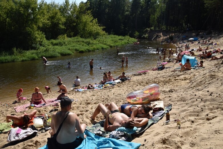  Upalna niedziela przyciągnęła tłumy nad Rawkę 