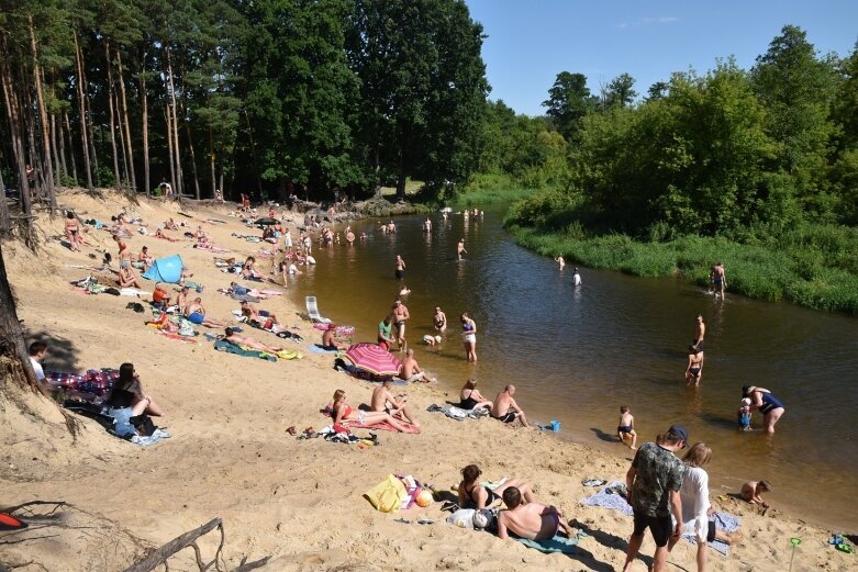  Upalna niedziela przyciągnęła tłumy nad Rawkę 