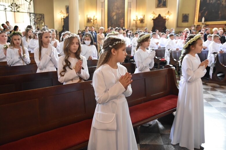  Uroczystość pierwszokomunijna w kościele św. Jakuba 