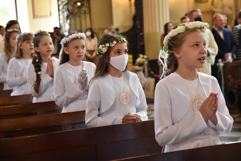  Uroczystość pierwszokomunijna w kościele św. Jakuba 