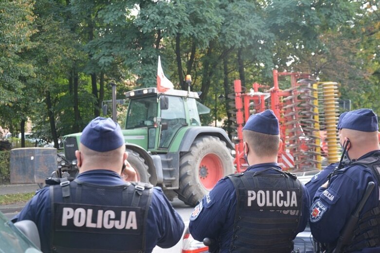  W biurze poselskim PiS protestujący rolnicy mówili o zdrajcach 