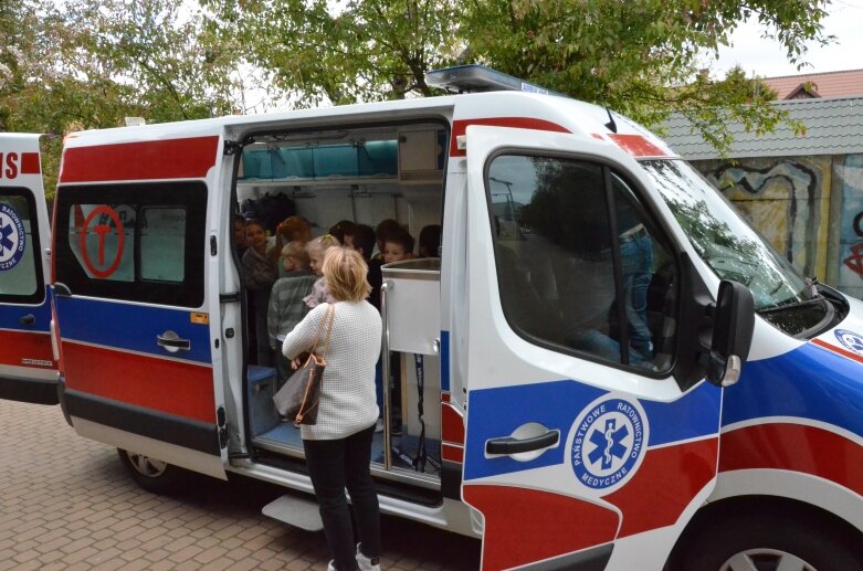  W Szkole Podstawowej numer 1 w Skierniewicach dużo wiedzą o bezpieczeństwie i profilaktyce zdrowotnej  