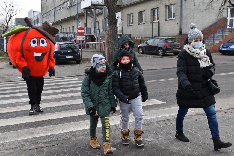  W towarzystwie Jabłcusia zwiedzają miasto 