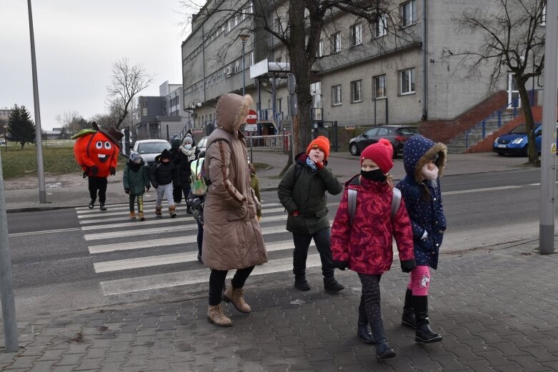  W towarzystwie Jabłcusia zwiedzają miasto 