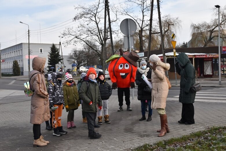  W towarzystwie Jabłcusia zwiedzają miasto 