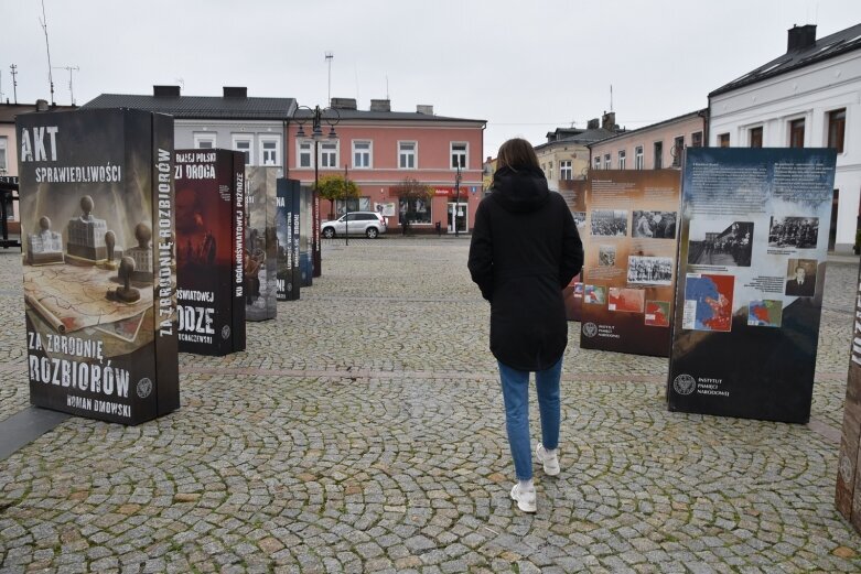  W walce o ducha polskości… Obejrzyj plenerową wystawę 