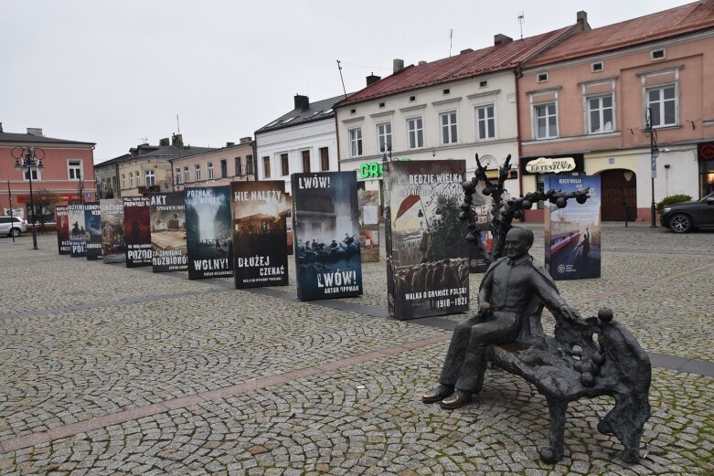  W walce o ducha polskości… Obejrzyj plenerową wystawę 