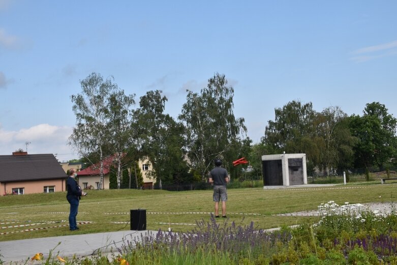  Walki powietrzne na niebie nad muzeum  