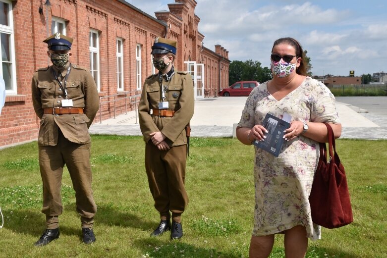  Walki powietrzne na niebie nad muzeum  