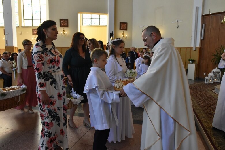  Wielki dzień w życiu małych parafian z Rawki 