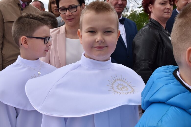  Wielkie święto rodziny – pierwsza komunia w parafii Najświętszego Serca Pana Jezusa w Skierniewicach 