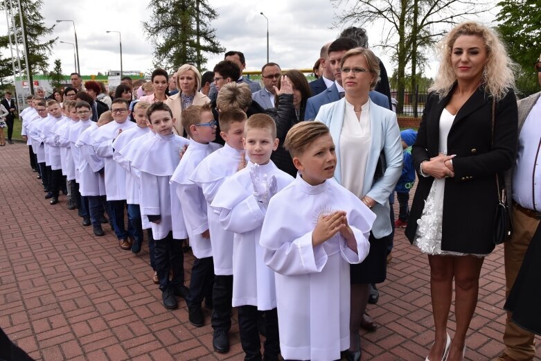  Wielkie święto rodziny – pierwsza komunia w parafii Najświętszego Serca Pana Jezusa w Skierniewicach 