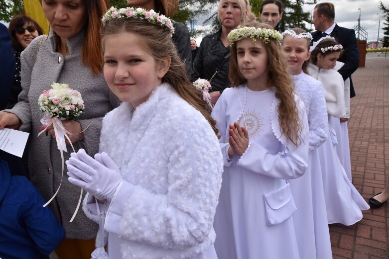  Wielkie święto rodziny – pierwsza komunia w parafii Najświętszego Serca Pana Jezusa w Skierniewicach 