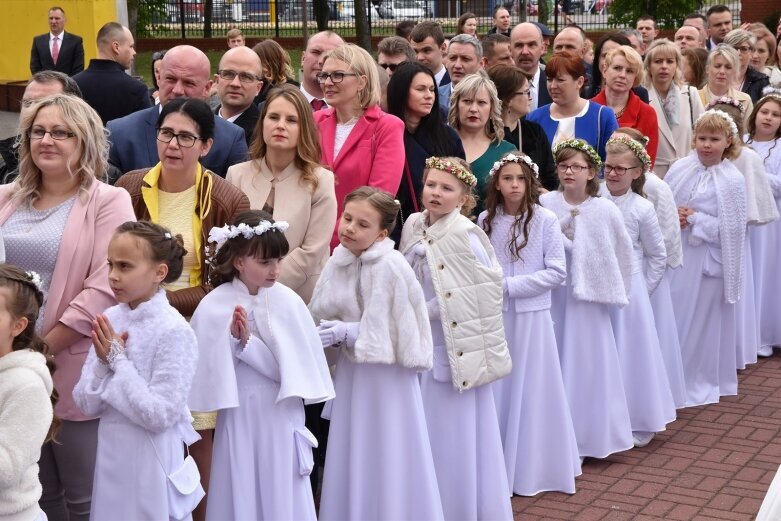  Wielkie święto rodziny – pierwsza komunia w parafii Najświętszego Serca Pana Jezusa w Skierniewicach 