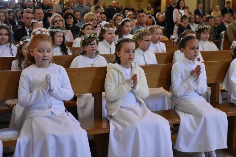  Wielkie święto rodziny – pierwsza komunia w parafii Najświętszego Serca Pana Jezusa w Skierniewicach 