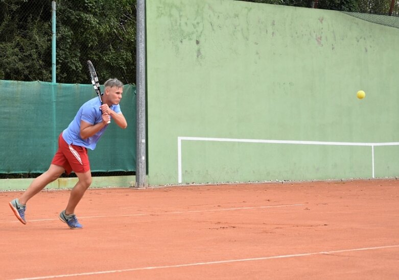  Wiktor Savvides tenisowym mistrzem Skierniewic! 