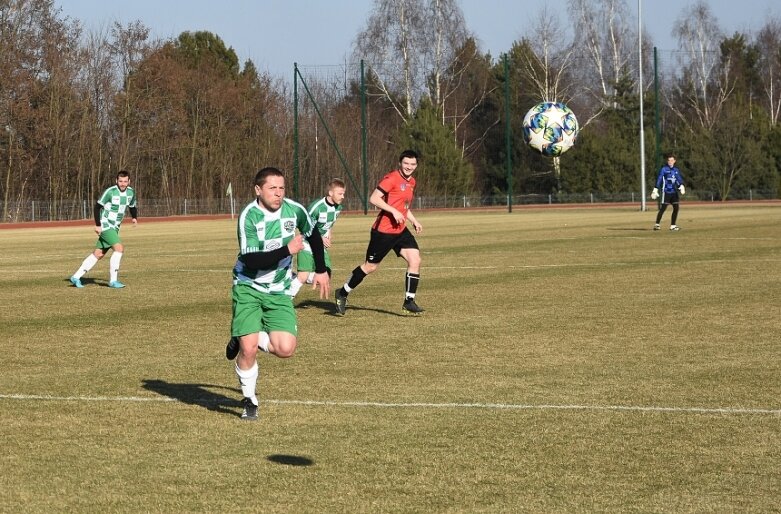  Wiosenna inauguracja w A Klasie. Lider potwierdził aspiracje 